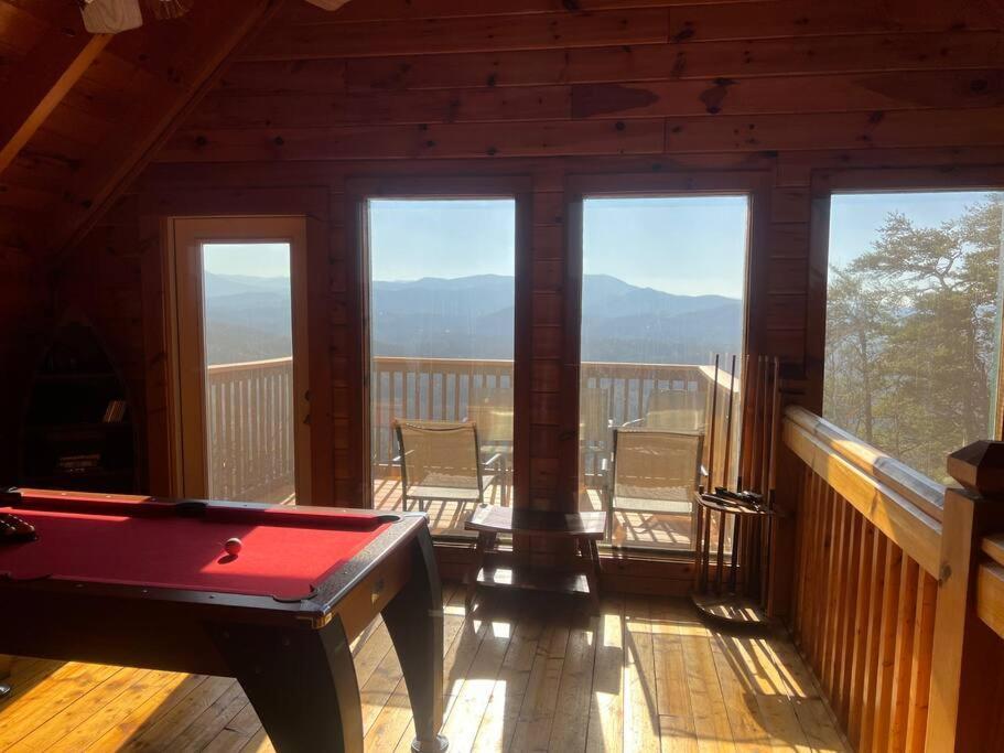 Yogi'S Den: Breathtaking Views! 3 Min To Dollywood, On 1 Acre! Villa Sevierville Bagian luar foto