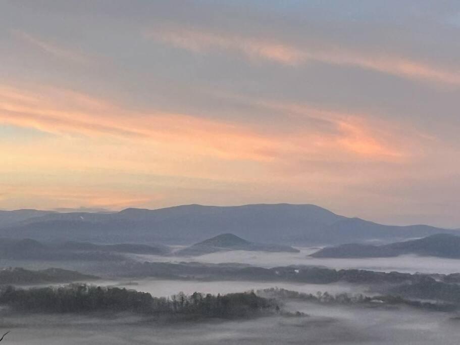 Yogi'S Den: Breathtaking Views! 3 Min To Dollywood, On 1 Acre! Villa Sevierville Bagian luar foto