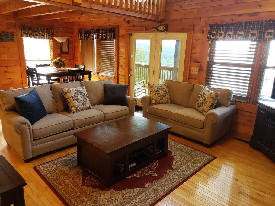 Yogi'S Den: Breathtaking Views! 3 Min To Dollywood, On 1 Acre! Villa Sevierville Bagian luar foto