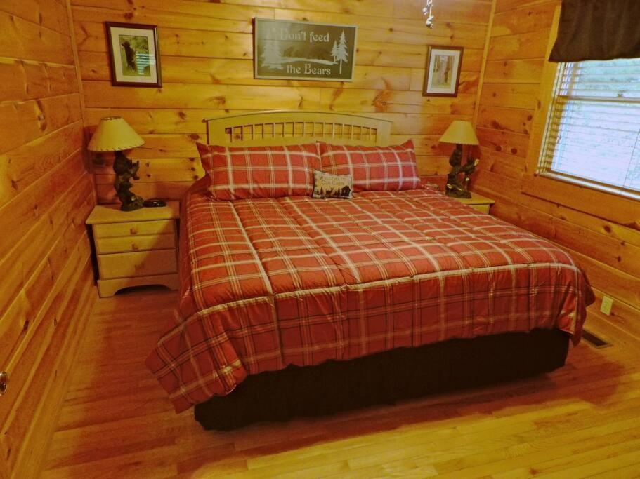 Yogi'S Den: Breathtaking Views! 3 Min To Dollywood, On 1 Acre! Villa Sevierville Bagian luar foto