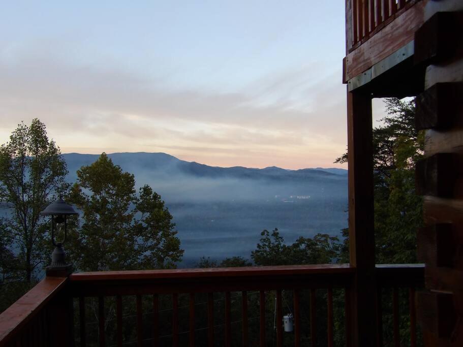 Yogi'S Den: Breathtaking Views! 3 Min To Dollywood, On 1 Acre! Villa Sevierville Bagian luar foto