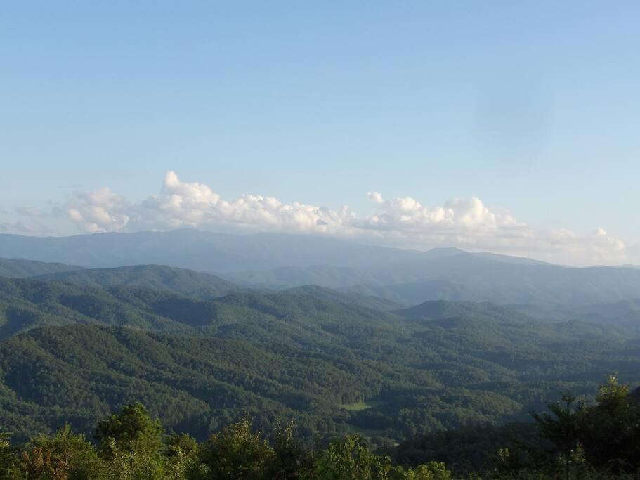 Yogi'S Den: Breathtaking Views! 3 Min To Dollywood, On 1 Acre! Villa Sevierville Bagian luar foto