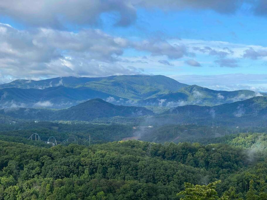 Yogi'S Den: Breathtaking Views! 3 Min To Dollywood, On 1 Acre! Villa Sevierville Bagian luar foto
