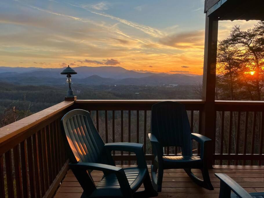 Yogi'S Den: Breathtaking Views! 3 Min To Dollywood, On 1 Acre! Villa Sevierville Bagian luar foto